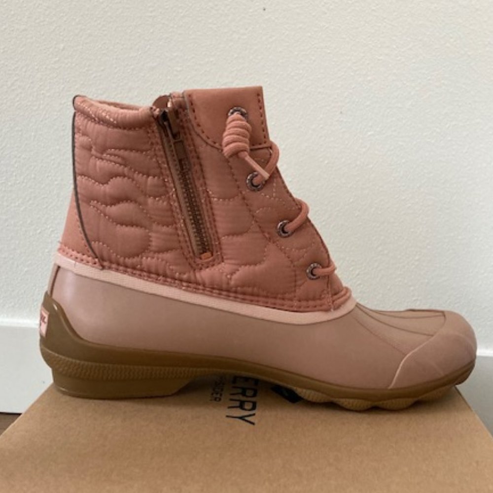 Sperry Gulf Camo Quilt Mauve Boots, Size 9